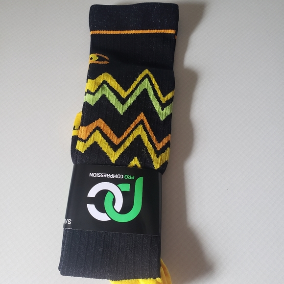 New/NWT ProCompression Compression Socks - Picture 5 of 7